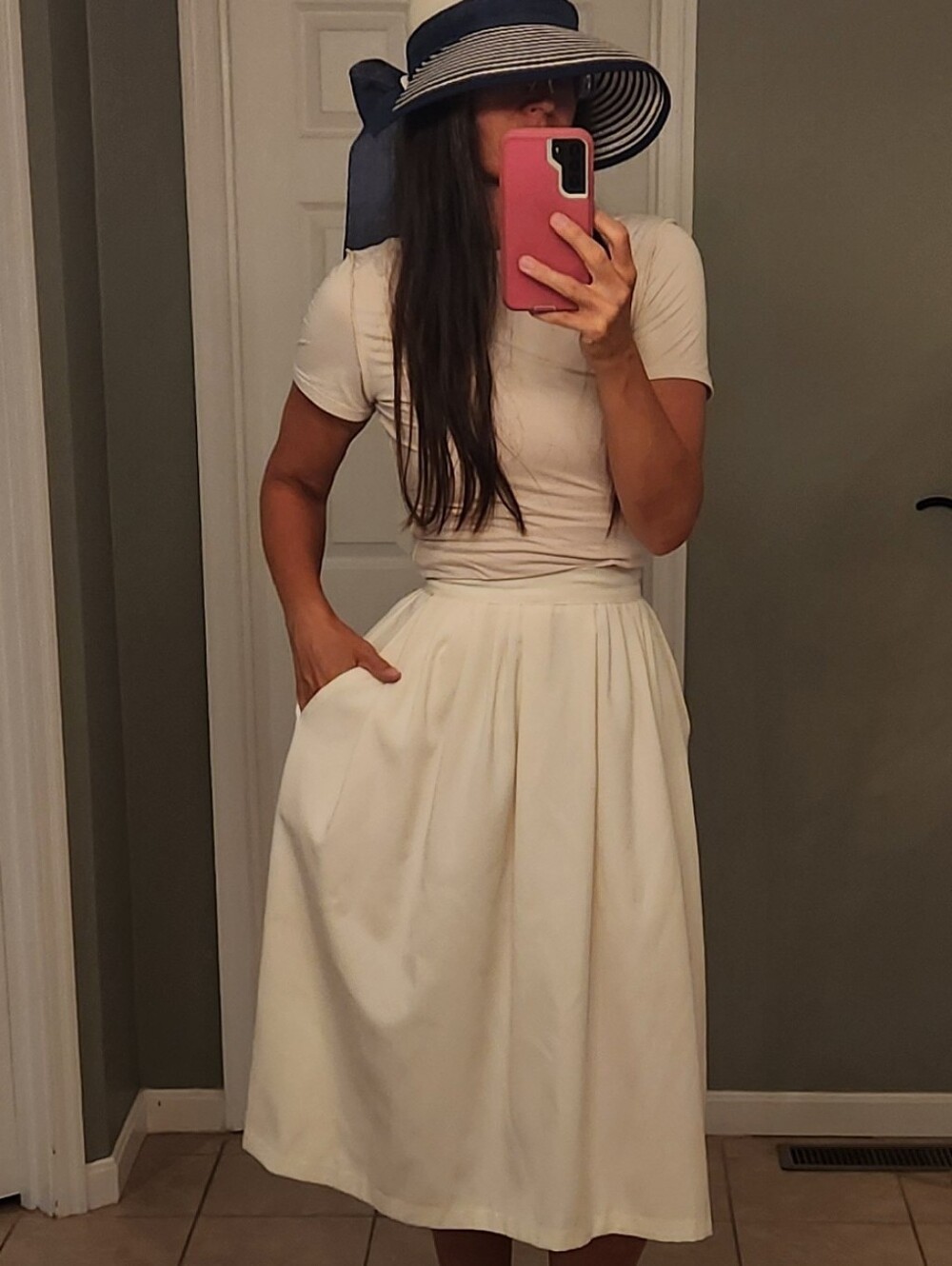 True Vintage Ivory Knee Length Skirt Size 7/8 Thick Fabric Luxurious Feel